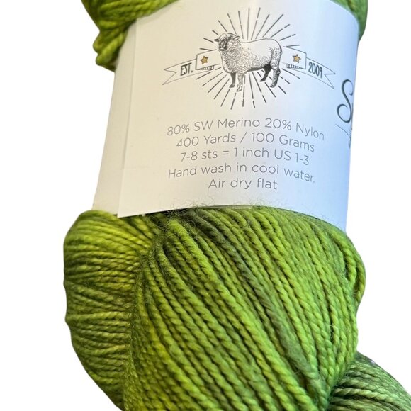 Spun Right Round SW Sock Yarn 80% Merino 20% Nylon 400 Yards Radioactive Green - Picture 3 of 3